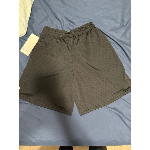 NWT Lululemon Relaxed-Fit Mesh Training Short 8" Size 4 - Picture 2 of 3